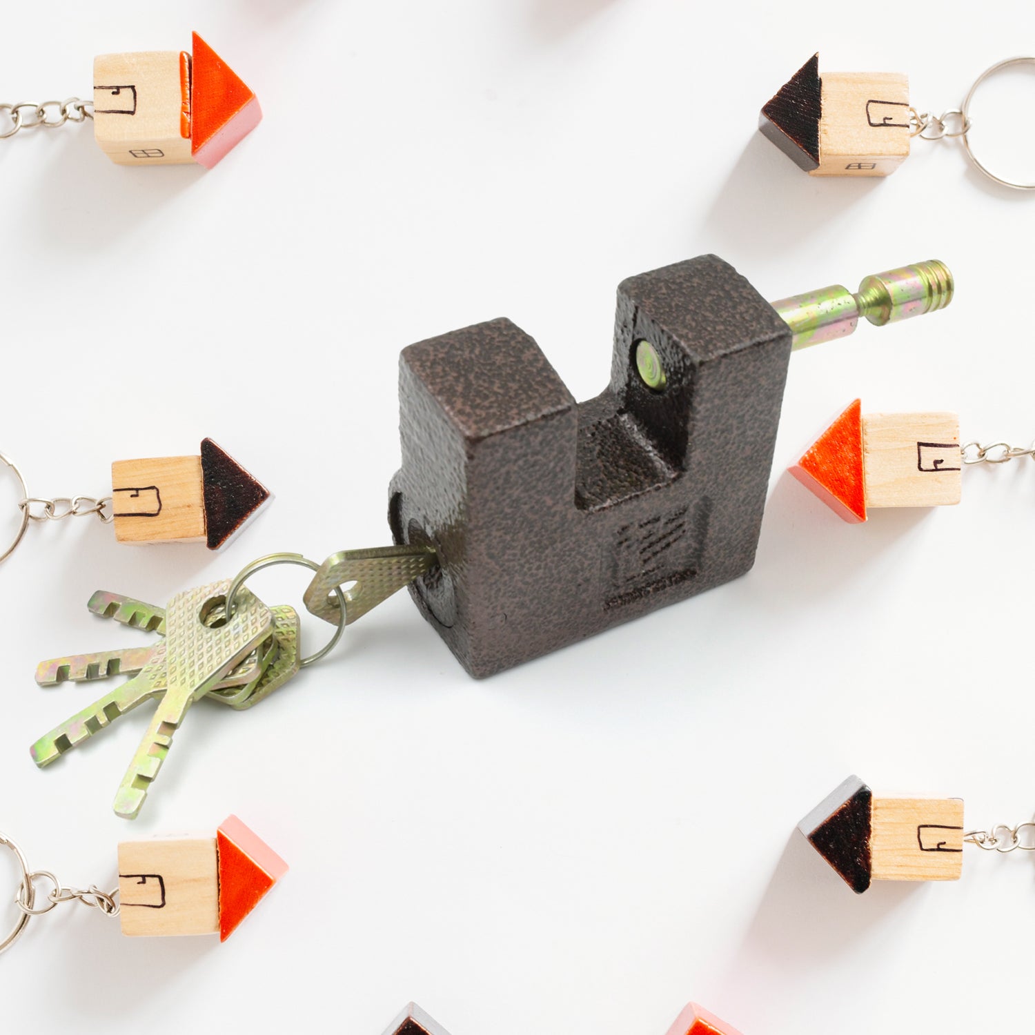 9456 Iron Pad Lock Brass Core And Thickened Spray Black Iron Door Lock With 5 Pc Keys For Home Dormitory Waterproof Antirust Anti-theft Padlocks Outdoor Gate Shed Locks Warehouse Big Iron Door Drawer Lock (63 Mm )